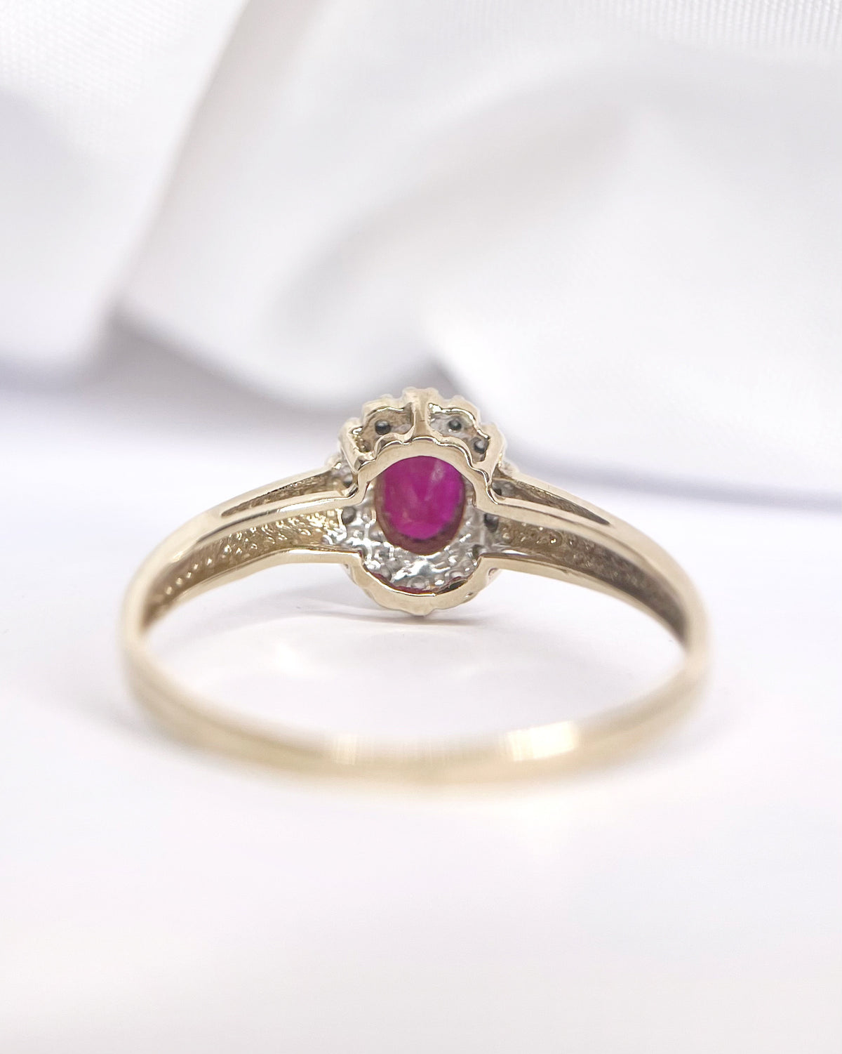 Anillo Margarita de rubí de 0.51 quilates y diamantes "Patricia"
