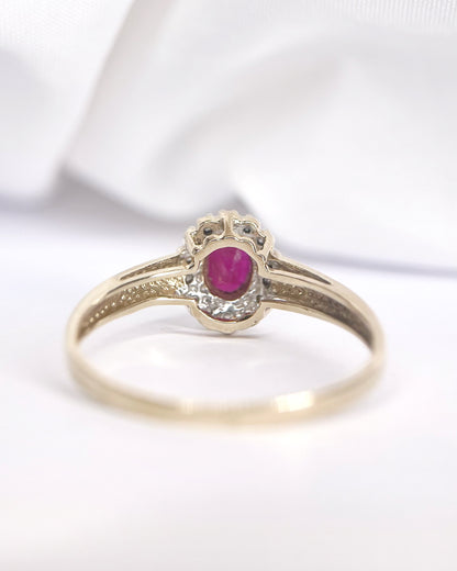 Anillo Margarita de rubí de 0.51 quilates y diamantes "Patricia"