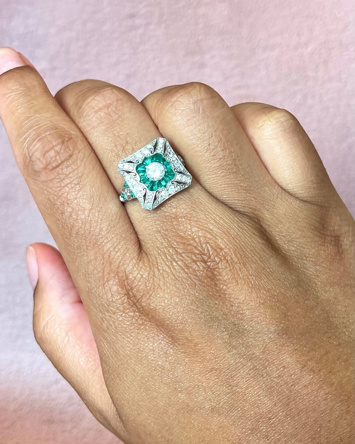 Art Deco-Style Diamond Ring 0.77 carat &amp; Emeralds "Isolde"