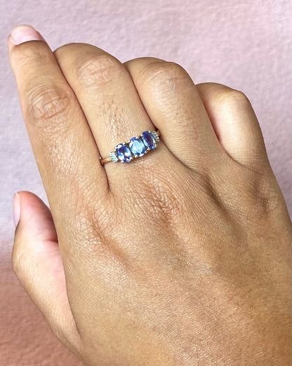 Anillo trilogía de tanzanitas de 1.63 quilates y diamantes «Flore»