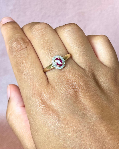 Anillo Margarita de rubí de 0.51 quilates y diamantes "Patricia"