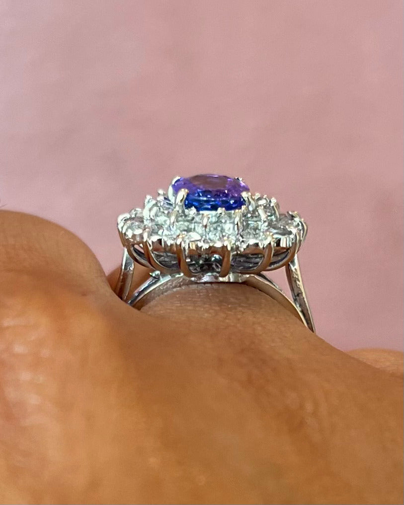 2.16-carat Tanzanite &amp; 1.26-carat Diamond “Océane” Daisy Ring