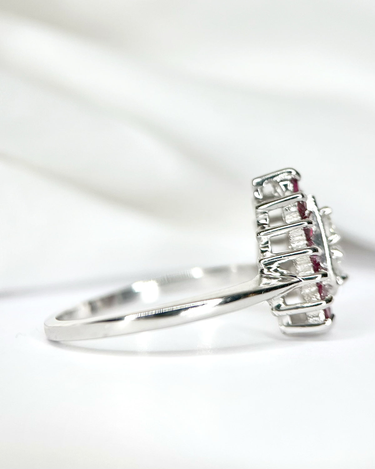 Pear-Shaped Daisy Diamond &amp; Ruby Ring "Ariette"