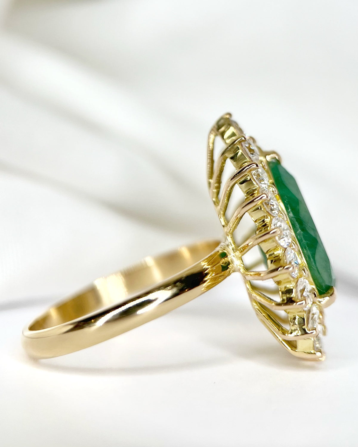 Bague Marguerite Émeraude 3.31 carats &amp; Diamants 0.90 carat 4.9g "Pénélope"