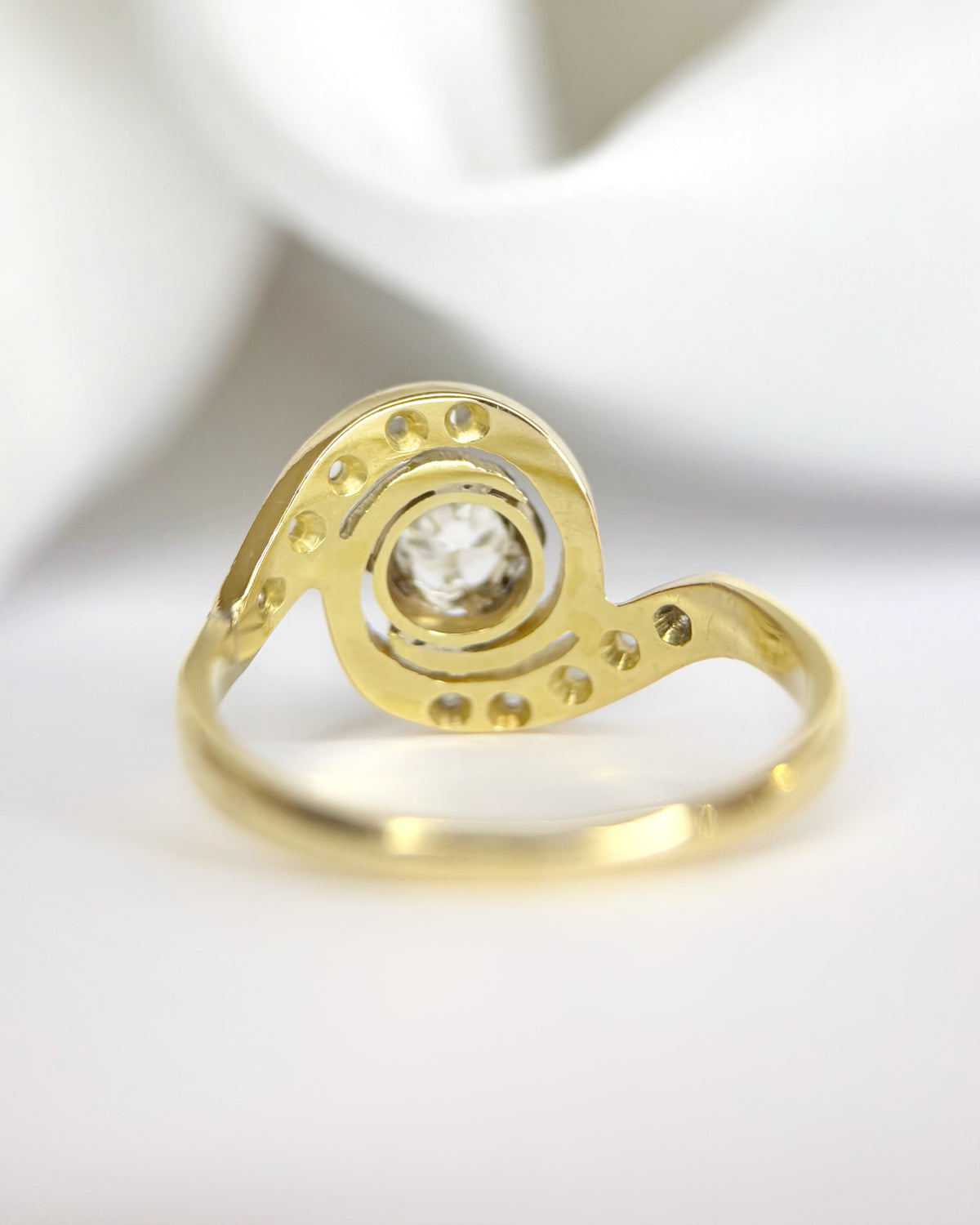 Bague Tourbillon Art-Nouveau Diamants 0.29 carat "Nessia"