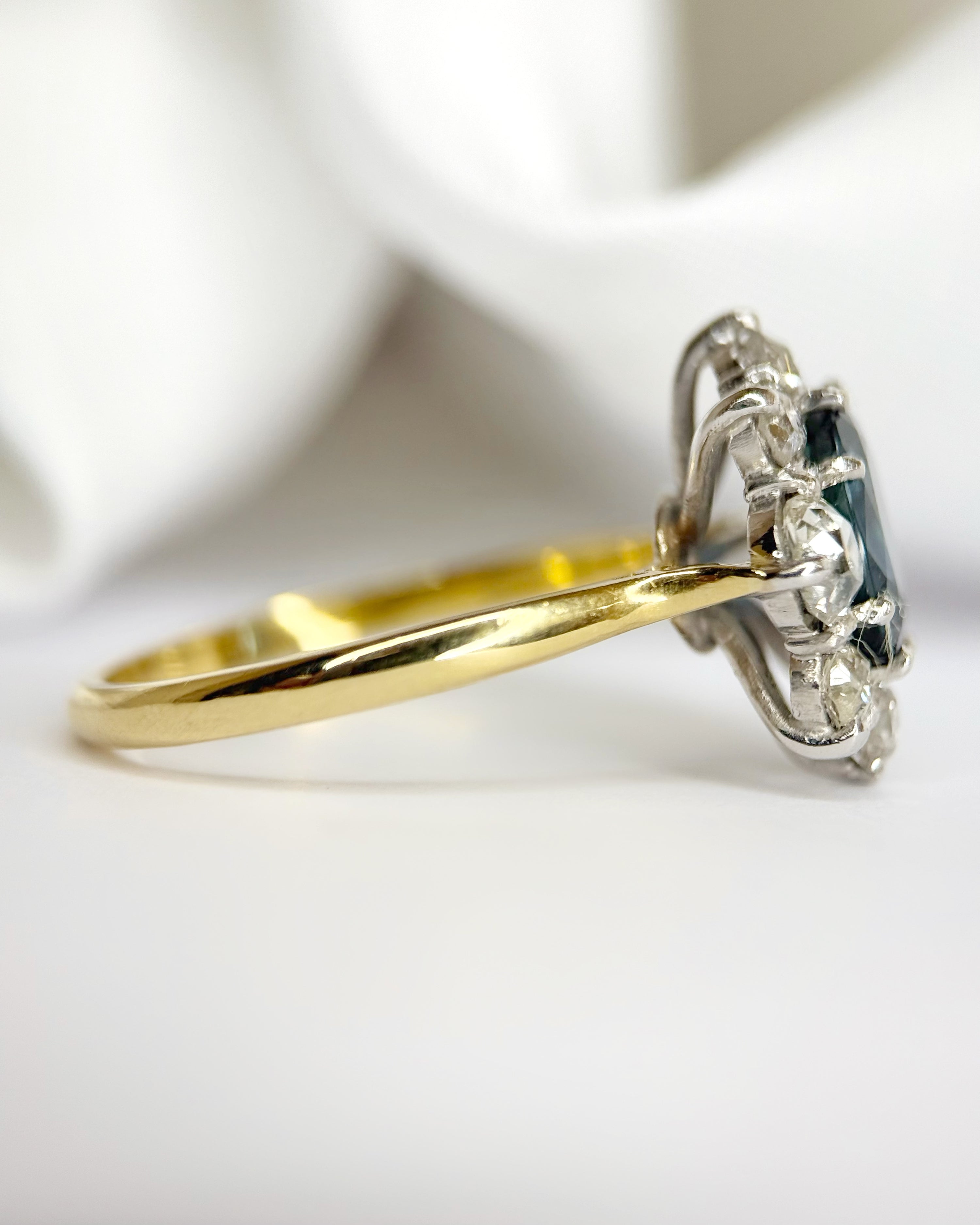 1.60-carat Sapphire &amp; 1.01-carat Diamond Cluster Ring "Victoria"