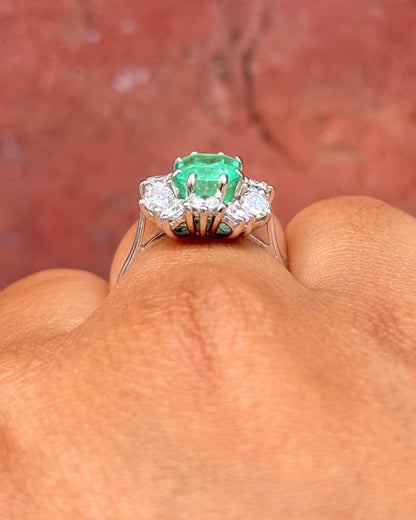 Colombian Emerald Daisy Ring 2.30 carats &amp; Diamonds 1.20 carats "Mélisse"