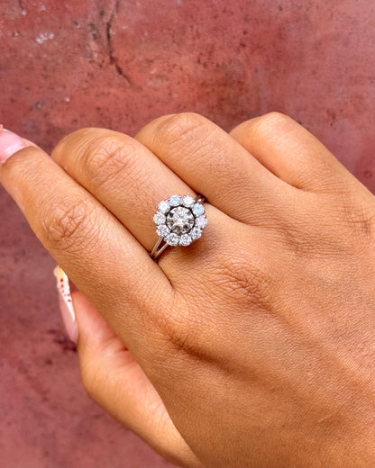 Anillo margarita de diamantes de 1.13 quilates y 4.42 g «Zoé»
