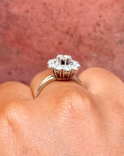 Anillo margarita de diamantes de 1.13 quilates y 4.42 g «Zoé»