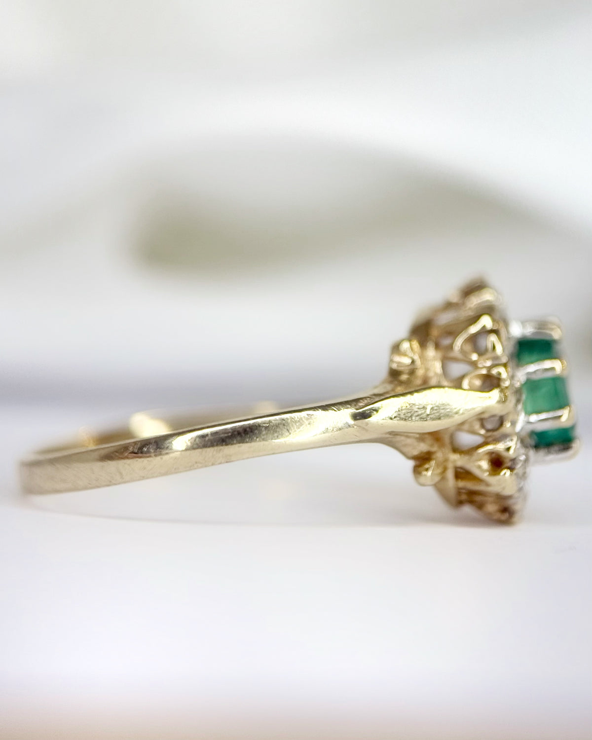 Bague Marguerite Émeraude &amp; Diamants "Claudia"