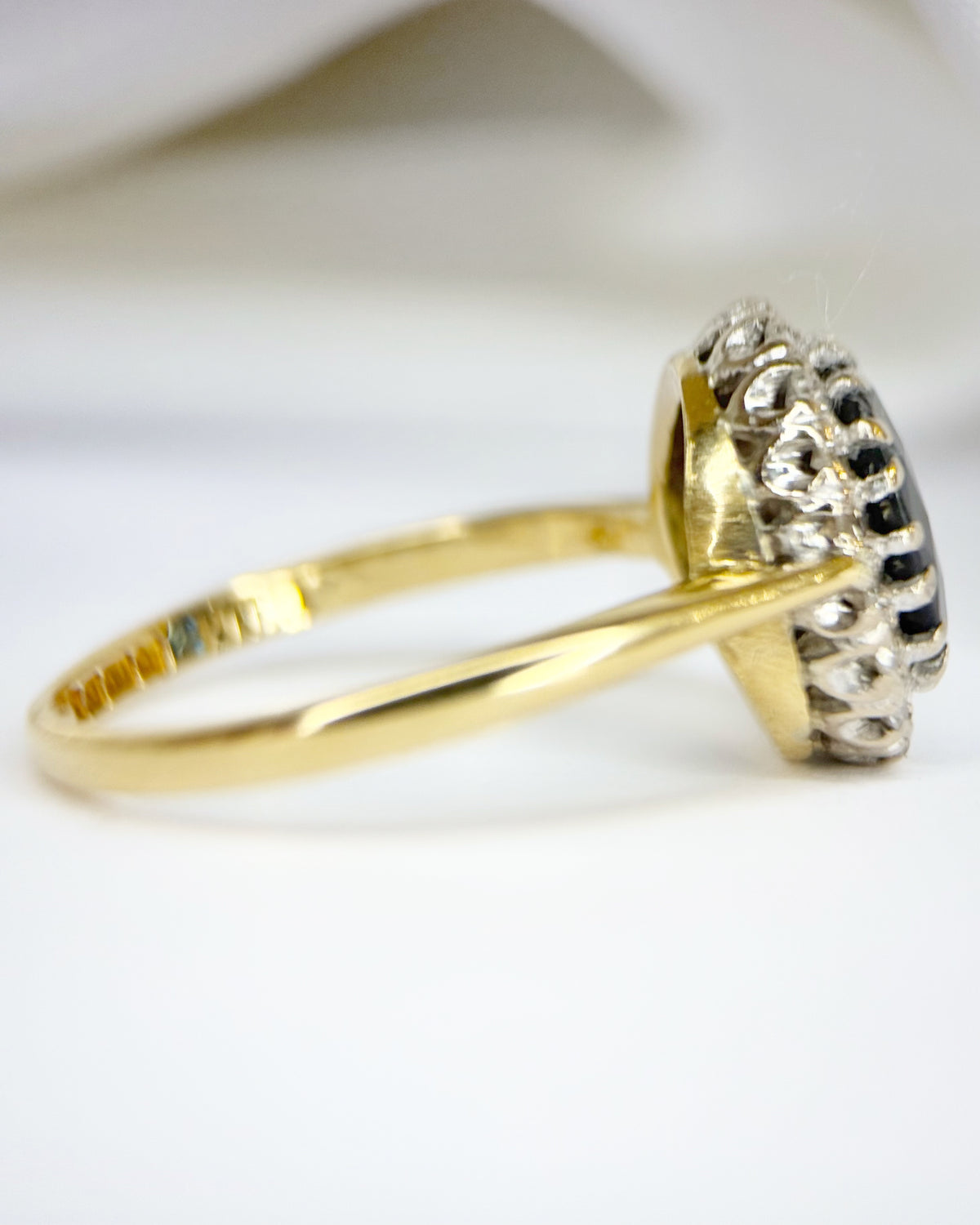 “Marinette” Daisy Ring with 1.80-carat Sapphire &amp; 0.36-carat Diamonds