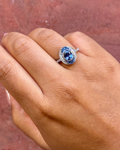 Anillo de estilo art déco con zafiros de 2.44 quilates y diamantes de 0.26 quilates «Constance»