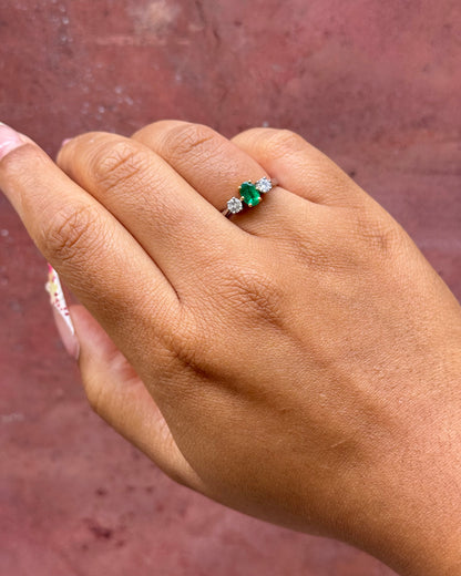 Bague Trilogie Émeraude 0.55 carat &amp; Diamants 0.26 carat "Nil"