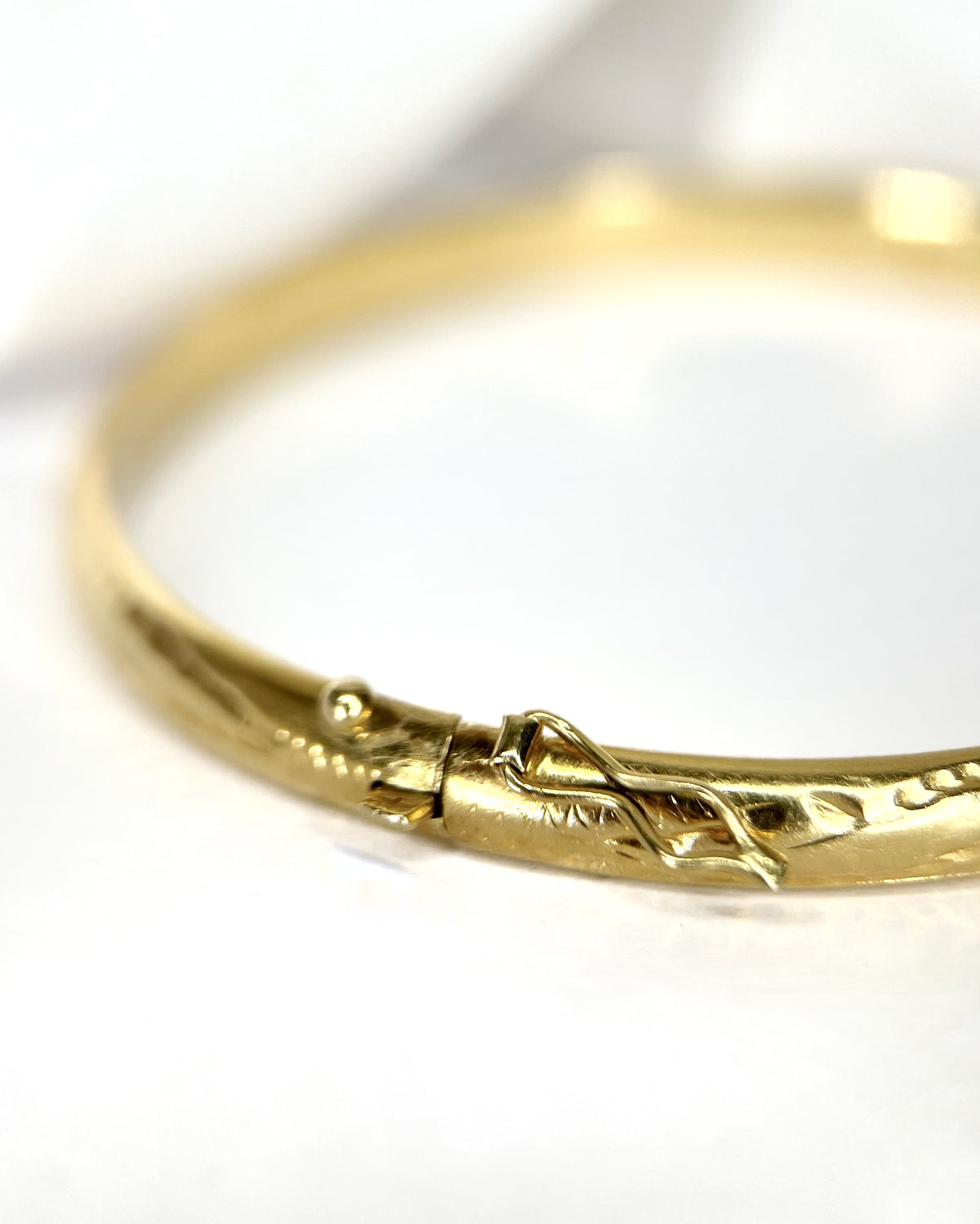 Pulsera rígida de oro amarillo de 18 quilates, 11.17g "Alienor"