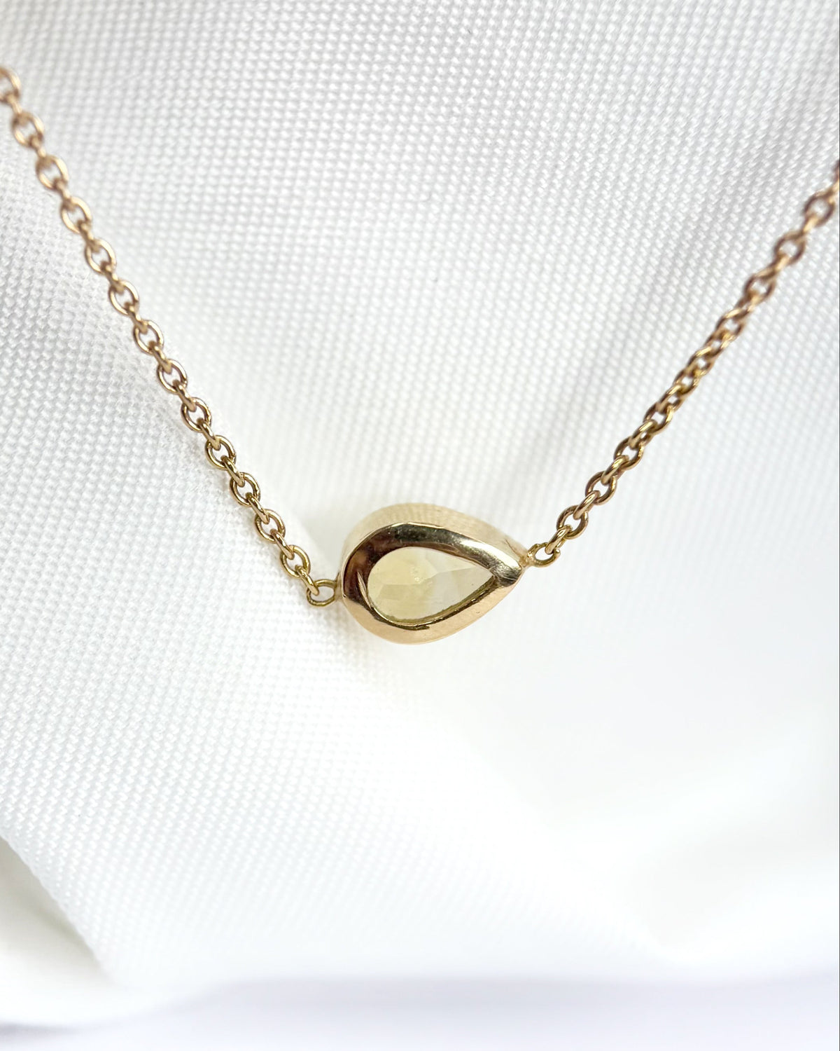 Alexandra citrine necklace, 0.46 carat, 18-karat rose gold, 2.26 g