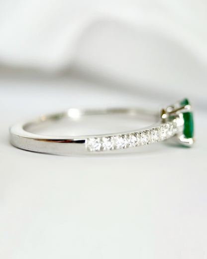 Bague Solitaire Émeraude 0.60 carat &amp; Diamants 0.36 carat "Gladys"