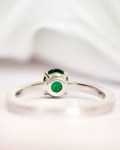 Bague Solitaire Émeraude 0.60 carat &amp; Diamants 0.36 carat "Gladys"