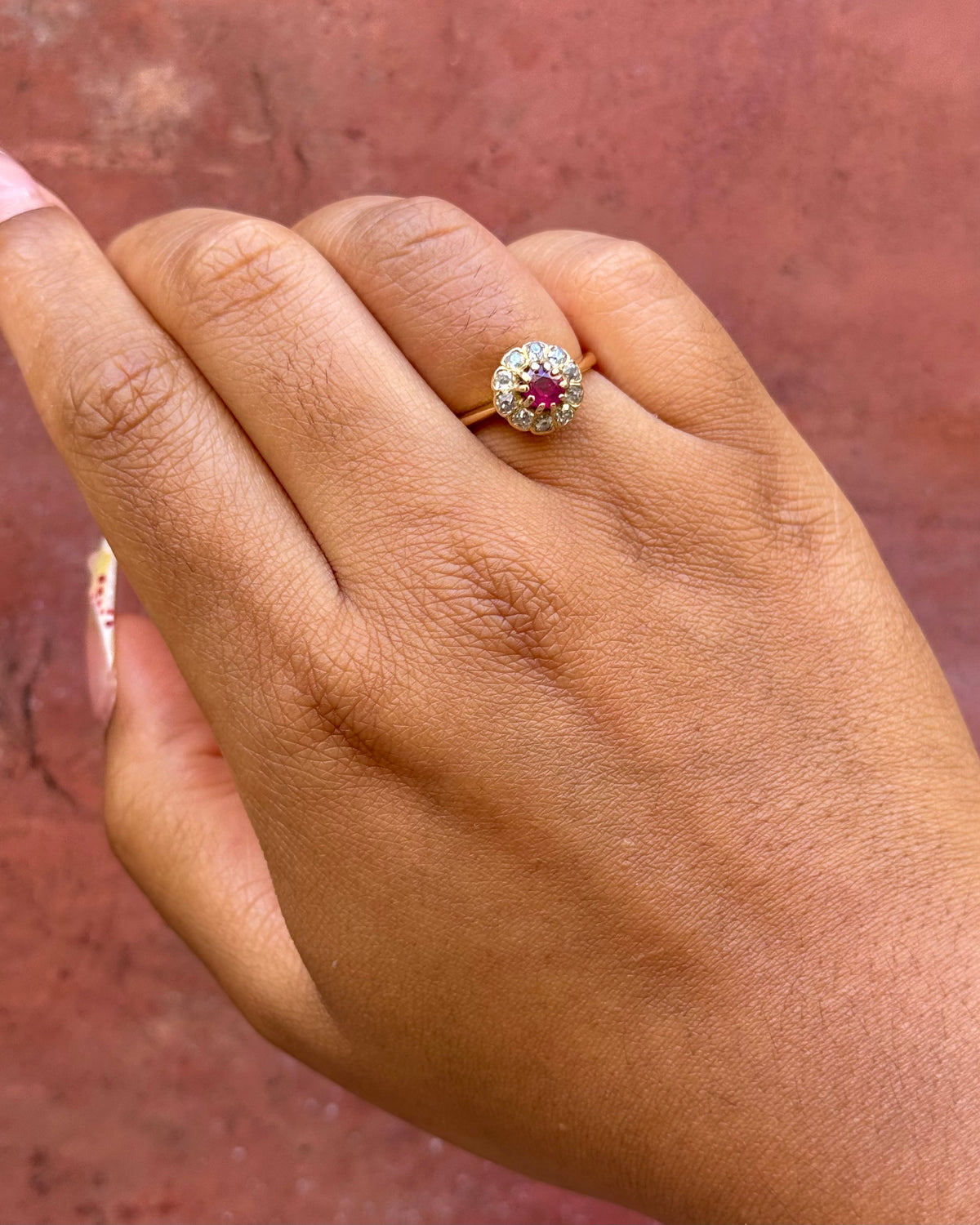 0.50-carat Ruby Daisy Ring &amp; 0.40-carat Diamonds "Marjolaine"