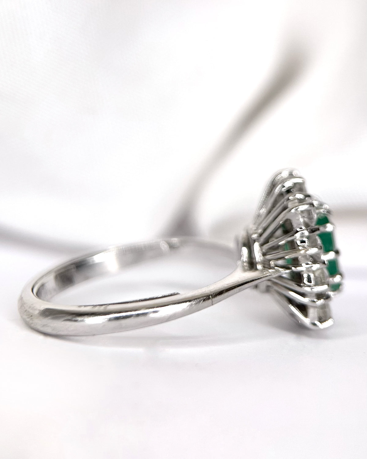 Bague Marguerite Émeraude 1.35 carat &amp; Diamants 0.72 carat 5.01g "Emile"