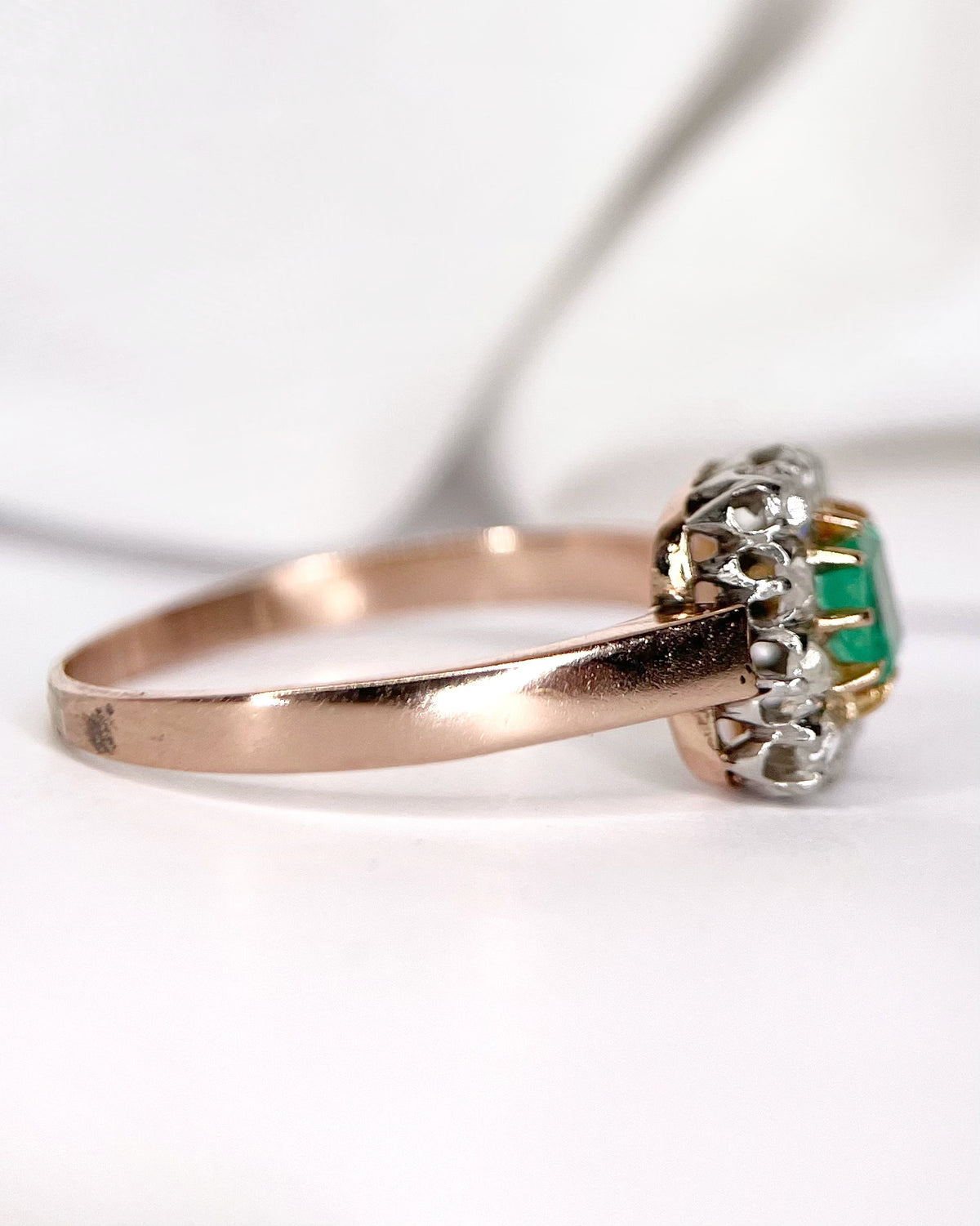 Anillo margarita de esmeralda colombiana y diamantes «Noémie»