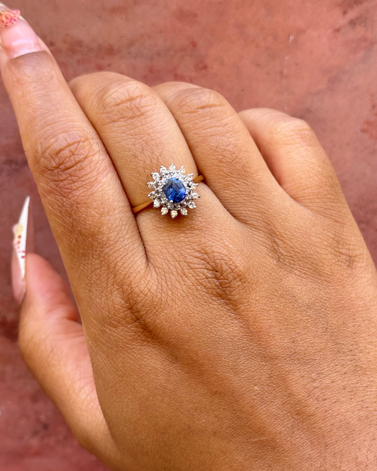 Anillo margarita de zafiro de 0.95 quilates y diamantes de 0.42 quilates «Florence»