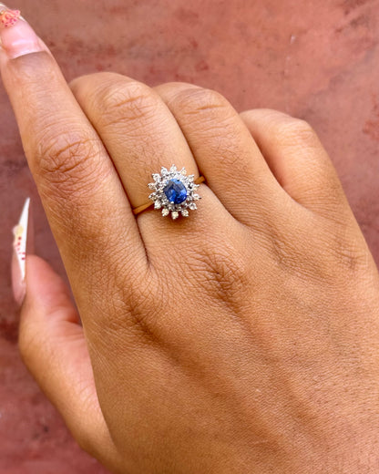 Anillo margarita de zafiro de 0.95 quilates y diamantes de 0.42 quilates «Florence»