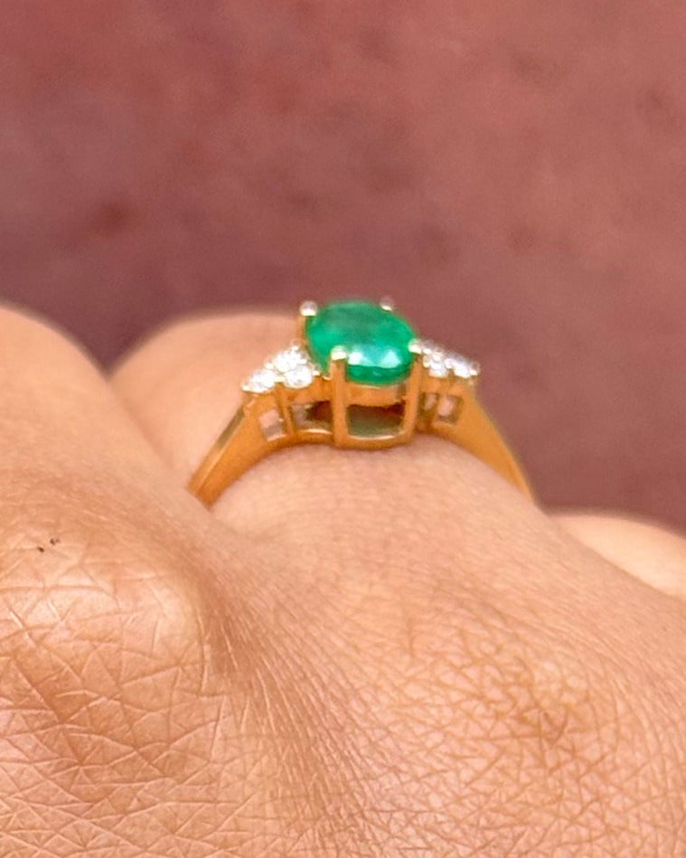 Bague Trilogie Émeraude 0.76 carat &amp; Diamants "Vanessa"