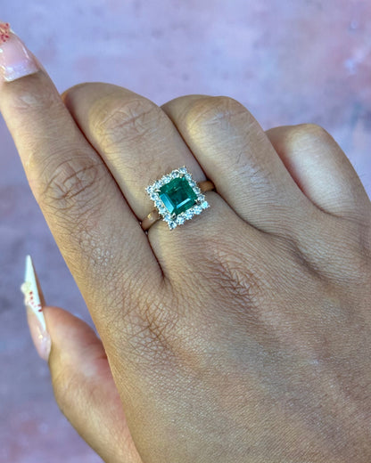 Bague Marguerite Émeraude 1.80 carat &amp; Diamants 0.36 carat "Eva"