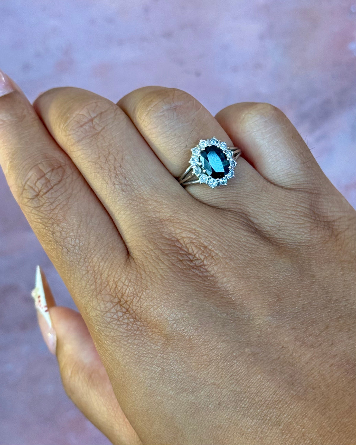 Anillo Marguerite Zafiro 1.60 quilates y Diamantes 0.60 quilates "Selma"