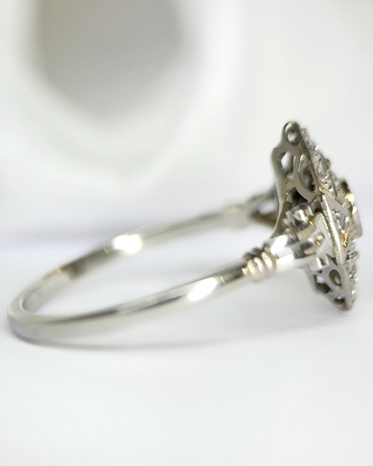 Anillo Art Déco con diamantes "Brunelle"