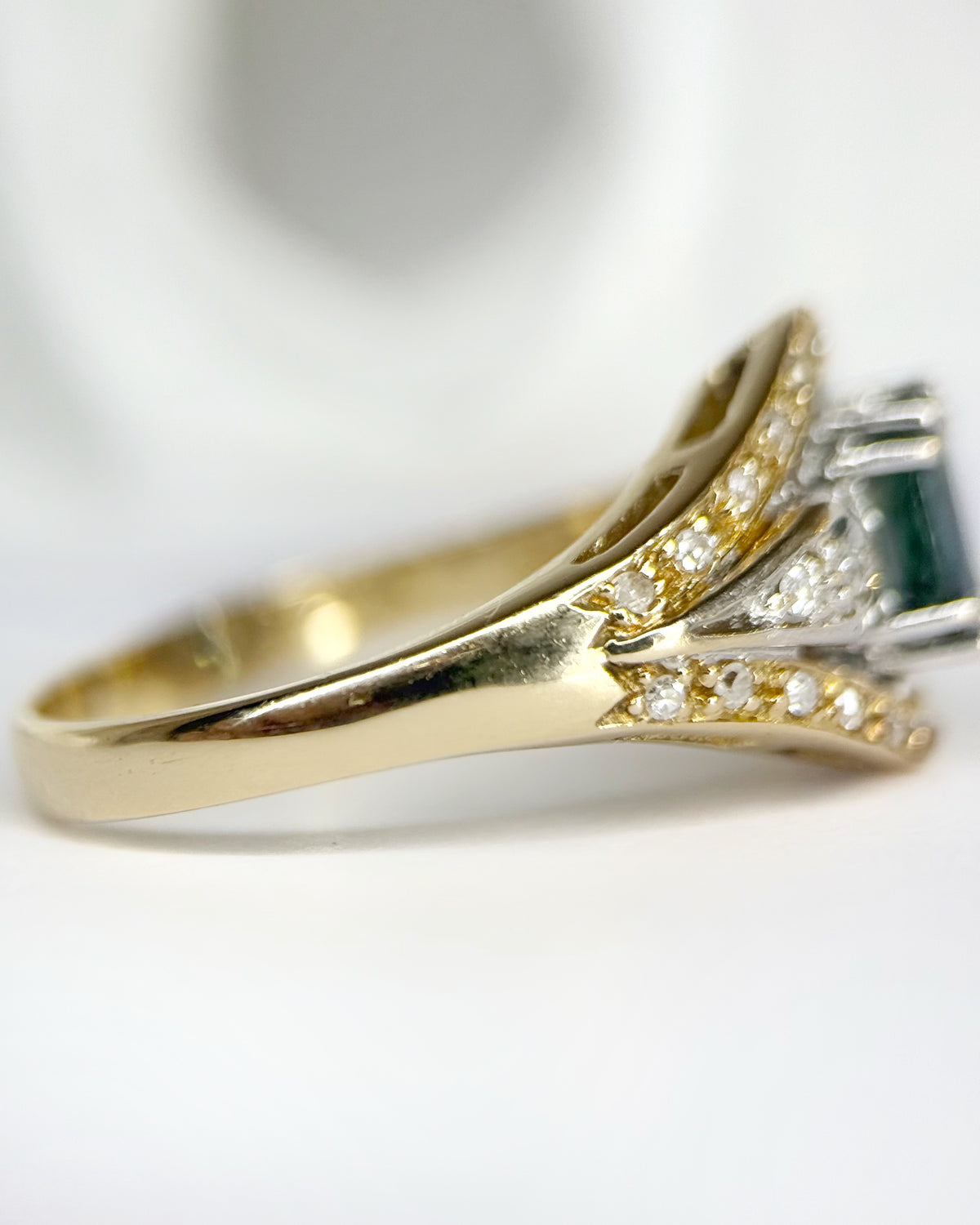 Bague Bandeau Saphir 0.70 carat &amp; Diamants 0.28 carat "Eliane"