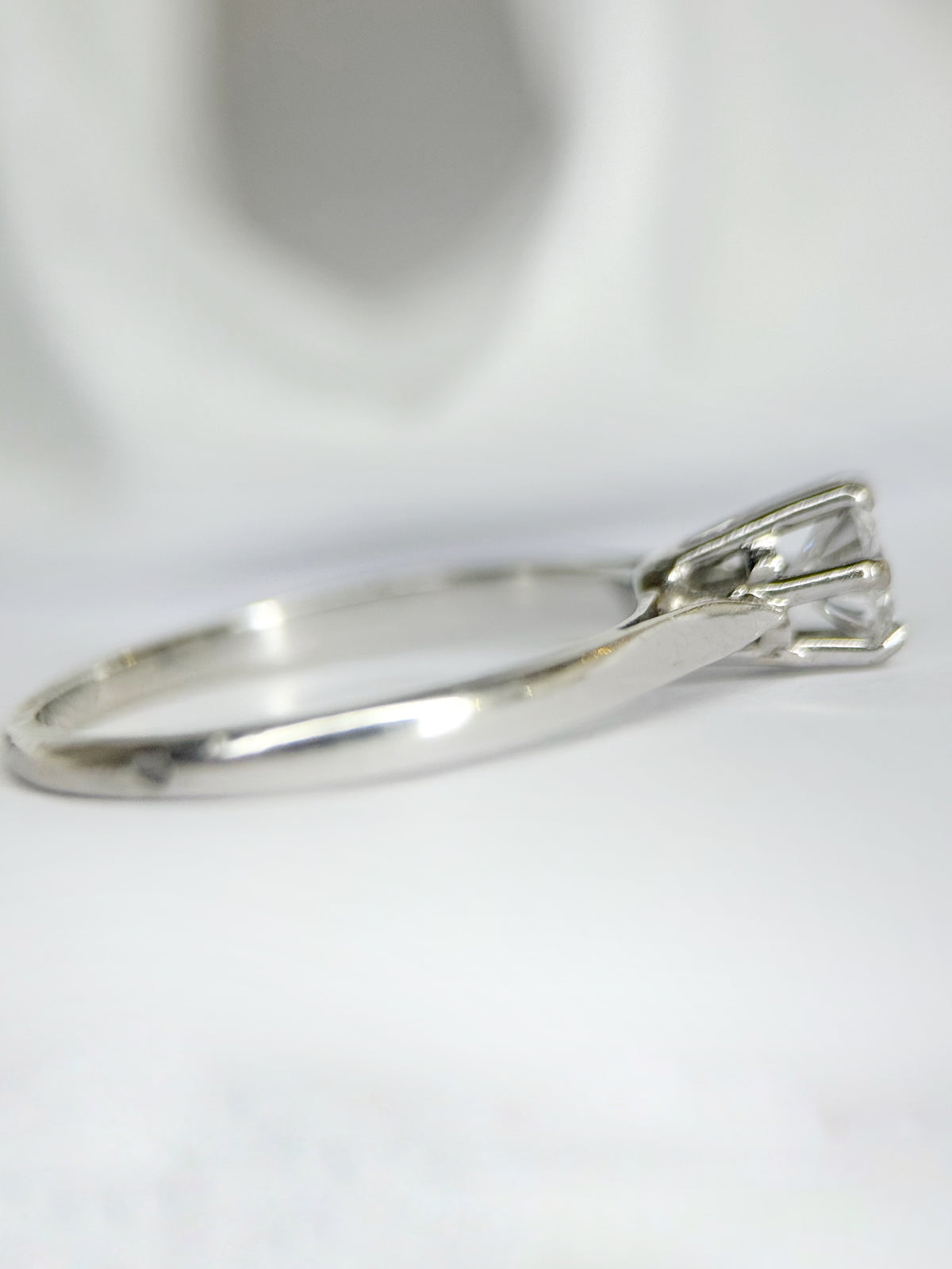 Bague Solitaire Diamant 0.35 carat F/VS2 "Viana"