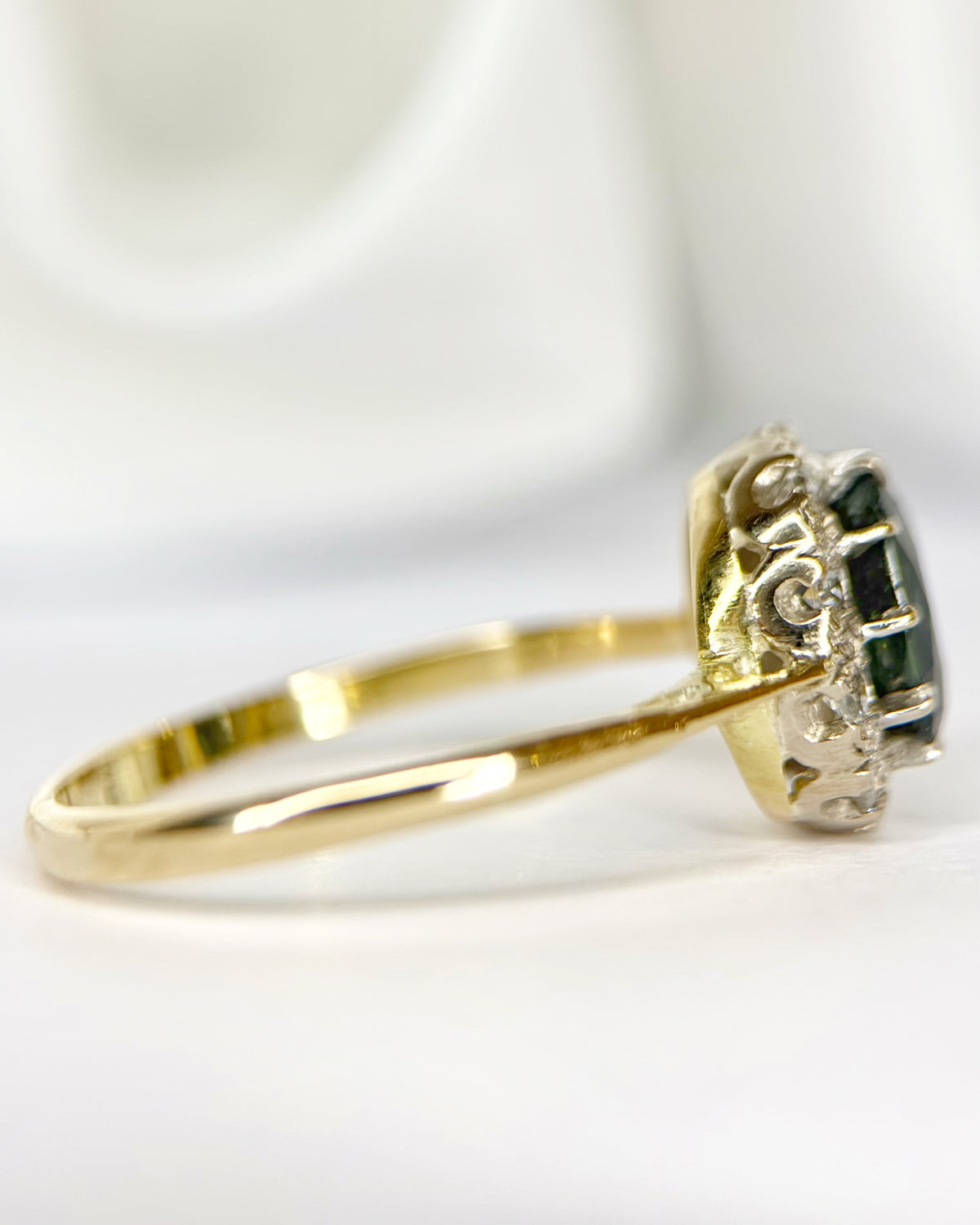 Bague Marguerite Saphir 1.40 carat &amp; Diamants 0.25 carat "Tiffaine"