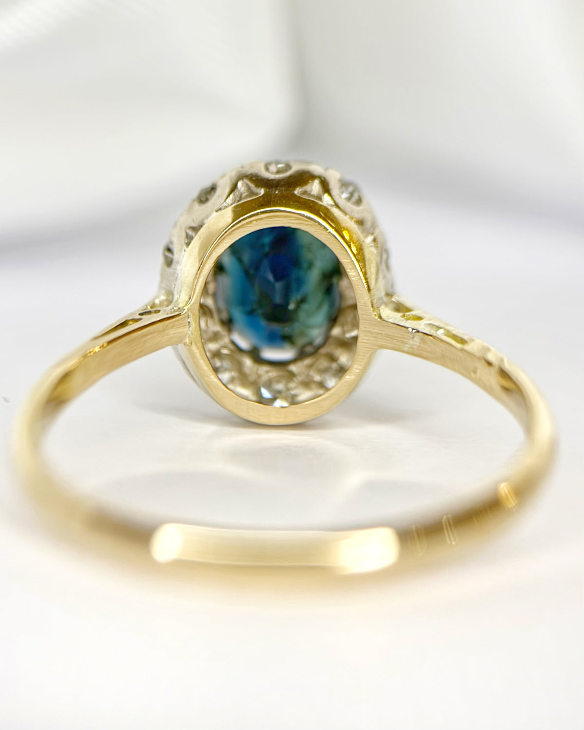 Bague Marguerite Saphir 1.40 carat &amp; Diamants 0.25 carat "Tiffaine"