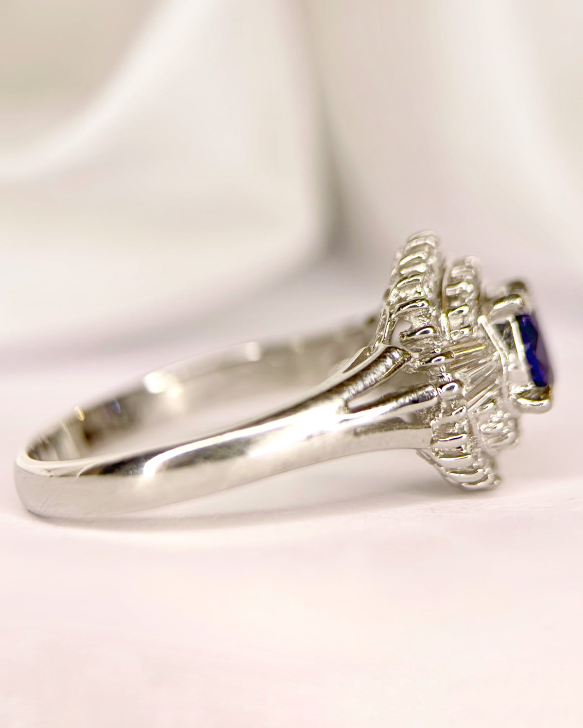 Bague Marguerite Saphir 0.60 carat &amp; Diamants 0.30 carat 4.04g "Lana"