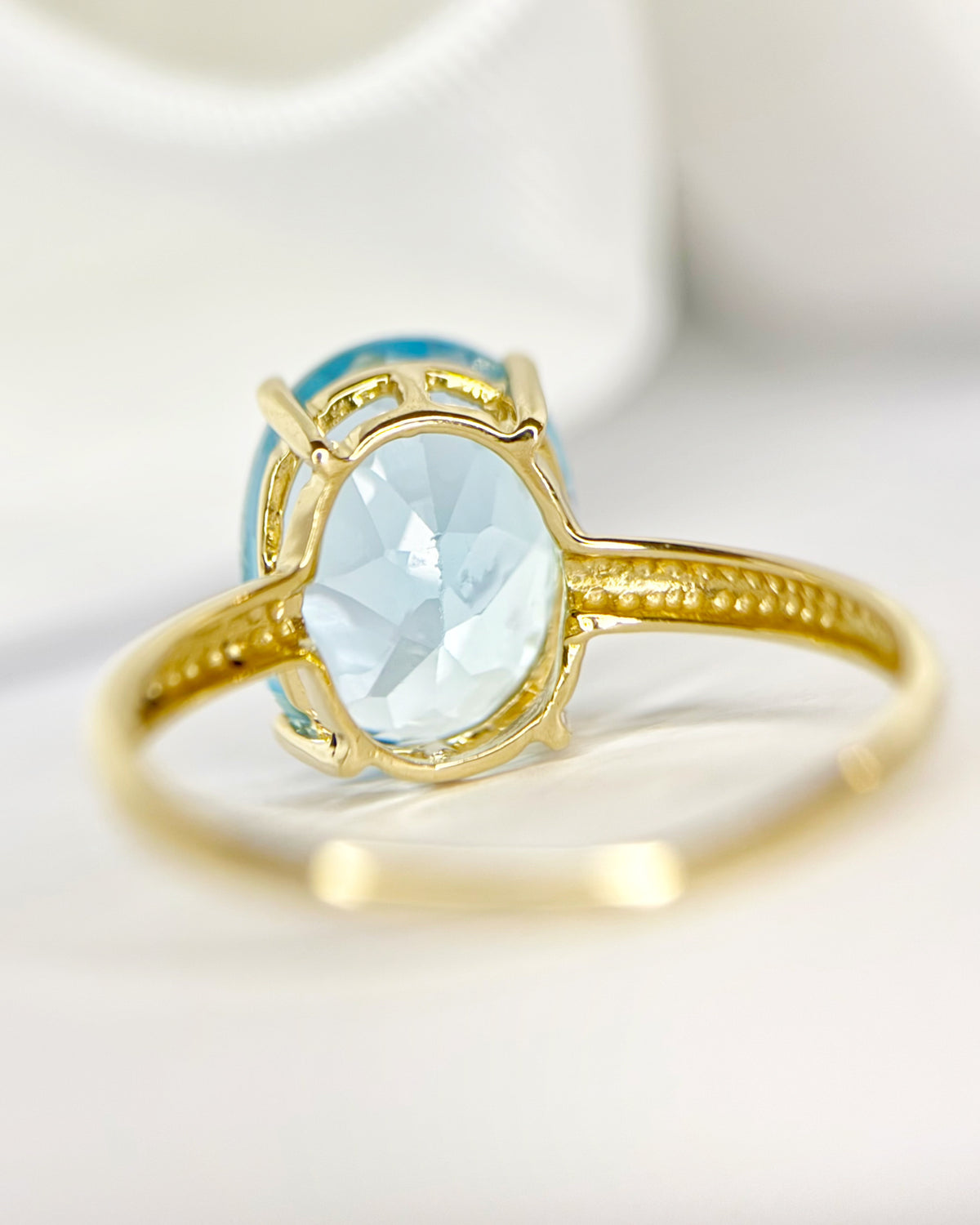 Anillo de cóctel de topacio de 3.48 quilates "Dina"