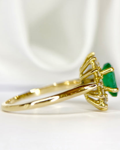 0.87-carat Emerald &amp; 0.36-carat Diamond Cluster Ring "Justine"