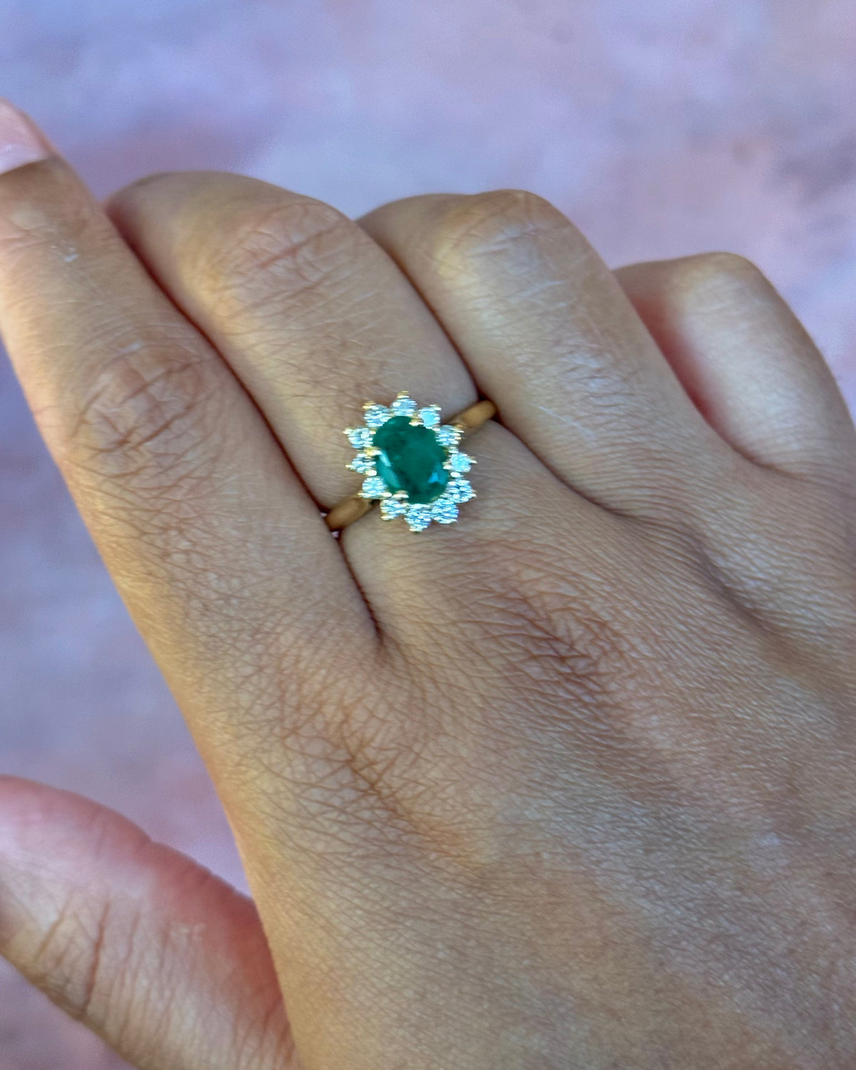 0.87-carat Emerald &amp; 0.36-carat Diamond Cluster Ring "Justine"