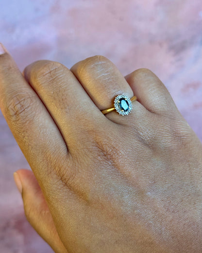 Anillo margarita de zafiro de 0.50 quilates y diamantes "Vera"