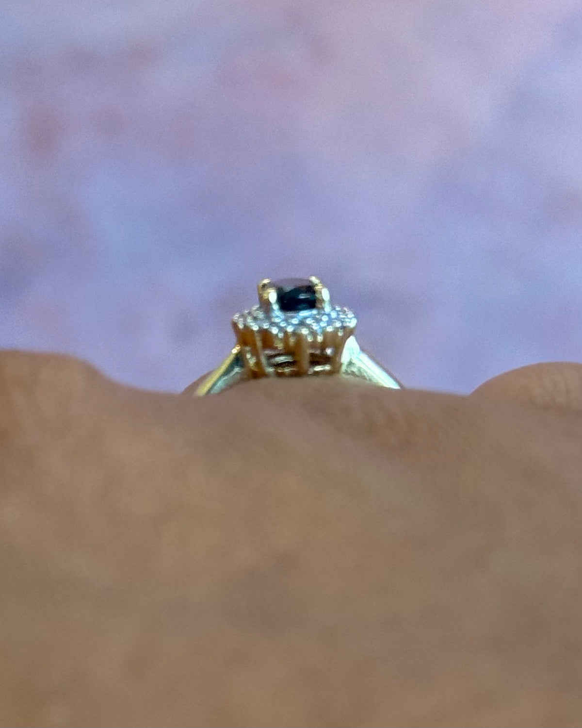 Anillo margarita de zafiro de 0.50 quilates y diamantes "Vera"