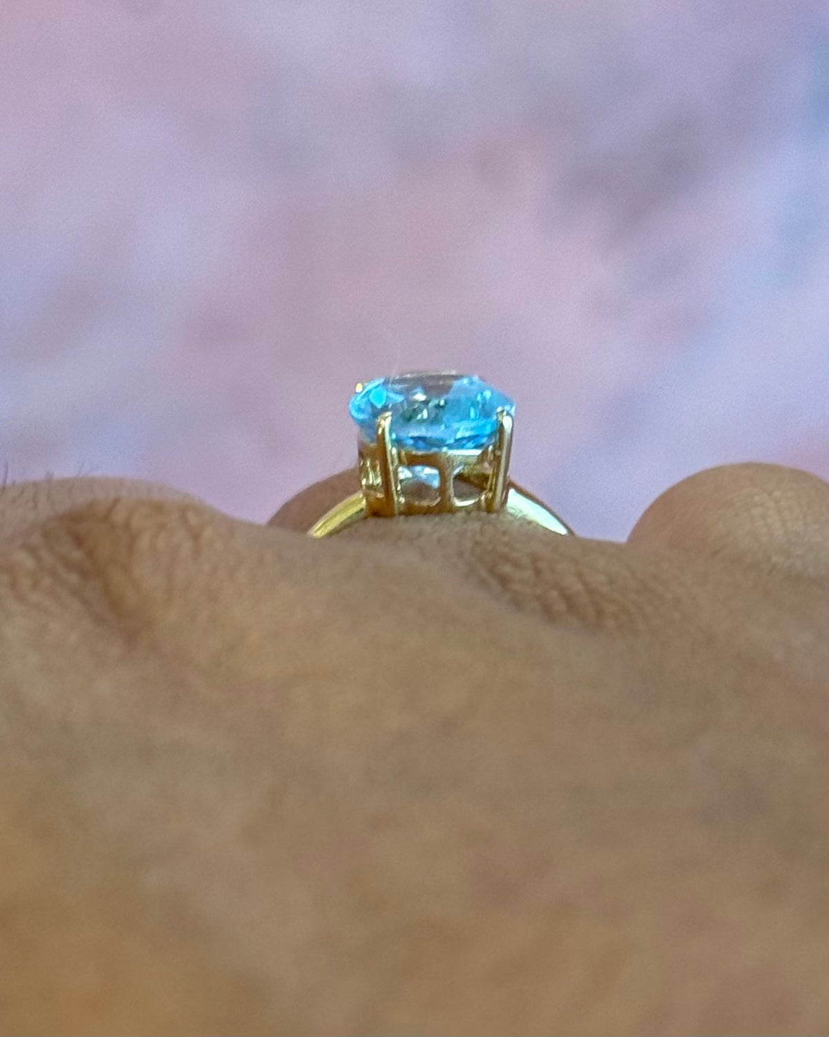 Anillo de cóctel de topacio de 3.48 quilates "Dina"