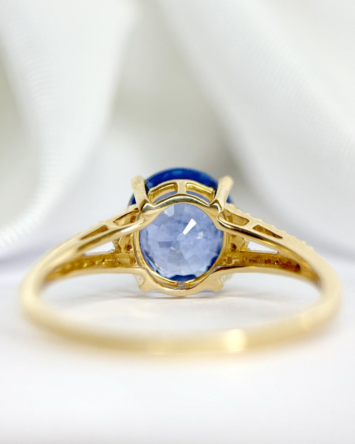 2.64-carat Sapphire &amp; Diamond Solitaire Ring "Romane"