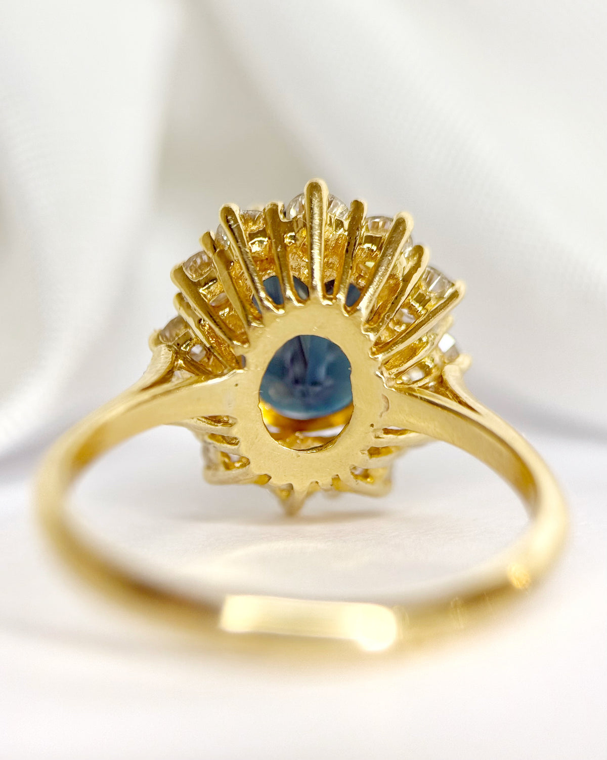Bague Marguerite Saphir 2.66 carats &amp; Diamants 0.60 carat 4.26g "Leonnie"