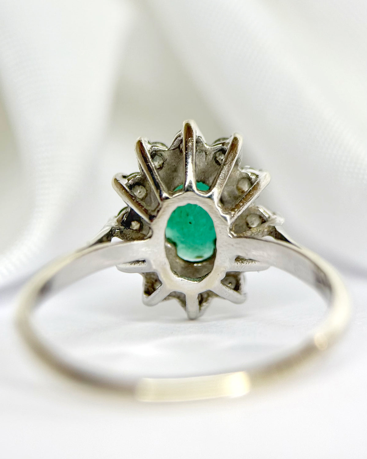 Bague Marguerite Émeraude 0.54 carat &amp; Diamants 0.24 carat "Philomène"