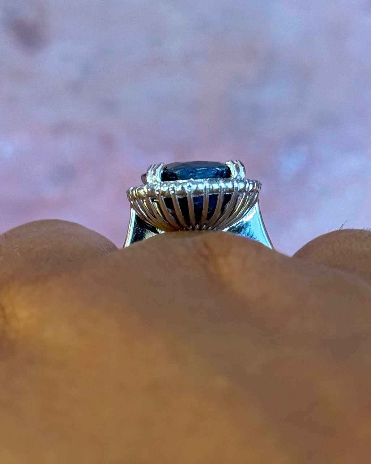 Anillo Margarita de zafiro de 12.17 quilates y diamantes de 0.50 quilates, 8.75 g, «Sofia»