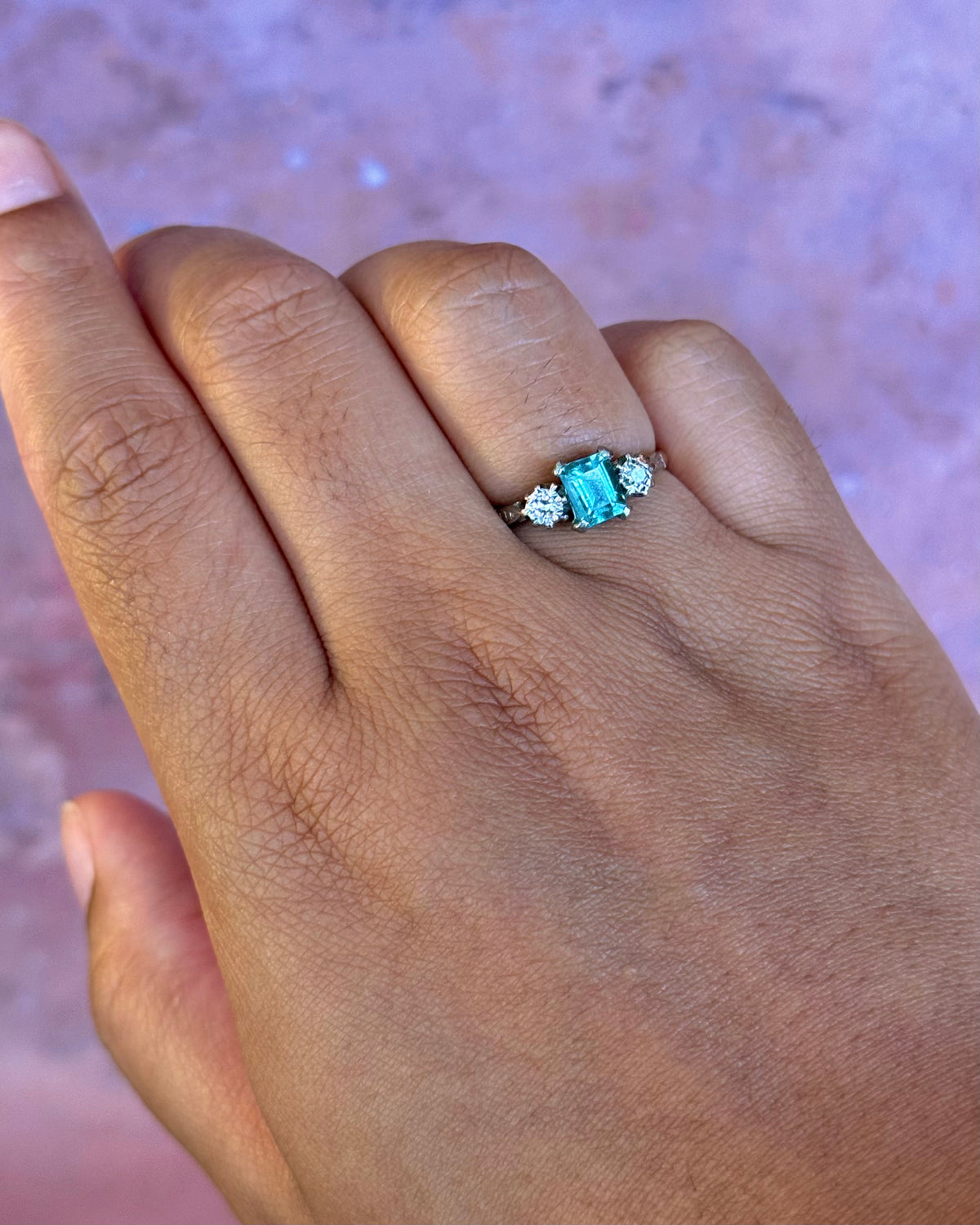 Anillo trilogía de turmalina de 1.02 quilates y diamantes «Laure»