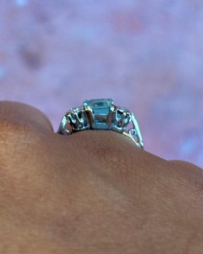 Anillo trilogía de turmalina de 1.02 quilates y diamantes «Laure»