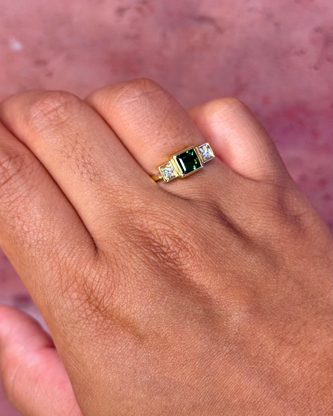 Anillo trilogía de turmalina de 0.80 quilates y diamantes "Philipine"