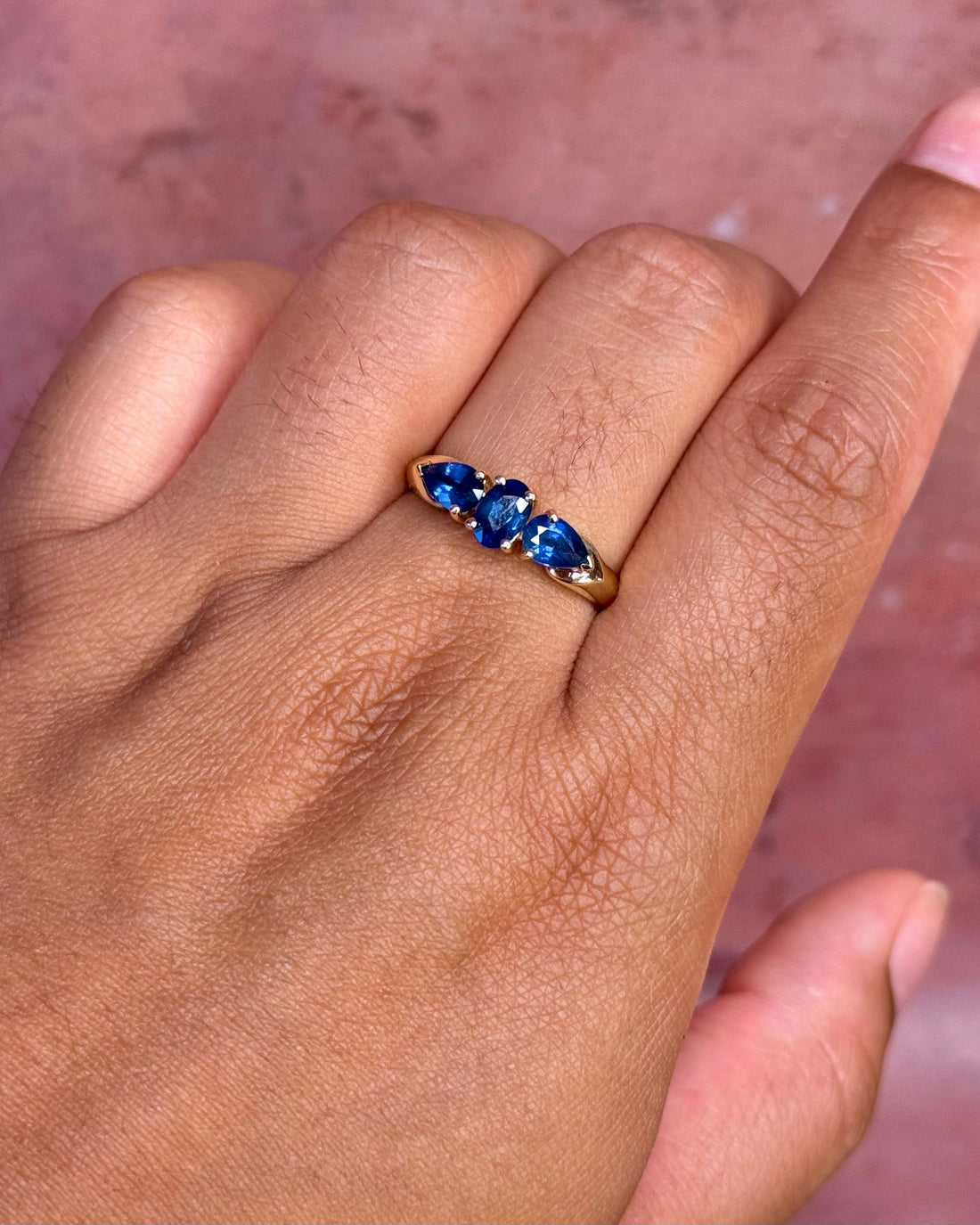 Anillo trilogía de zafiros de 2.15 quilates «Floriane»