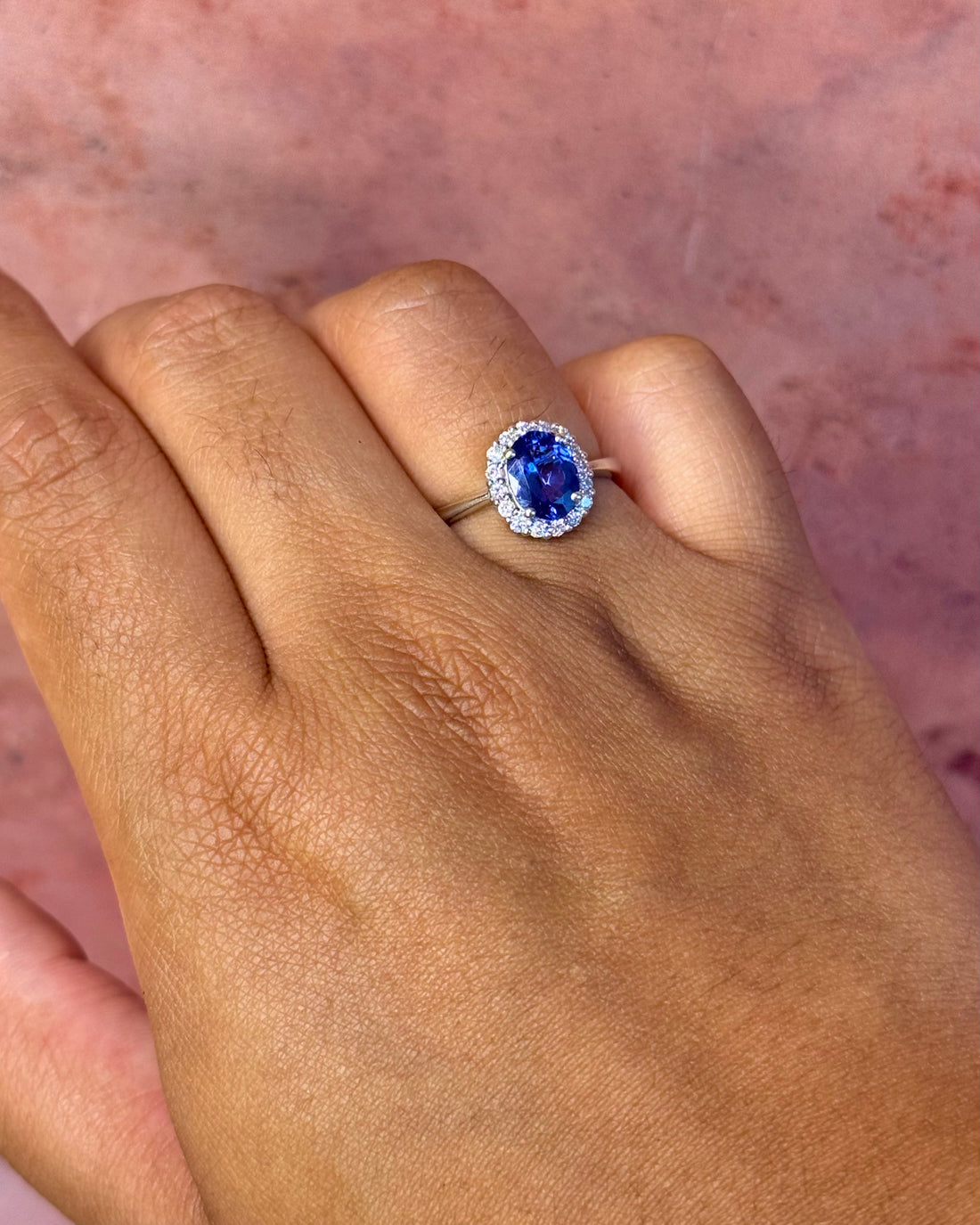 Anillo Margarita de Tanzanita de 1.65 quilates y Diamantes de 0.32 quilates, 4.14 g, «Lina»